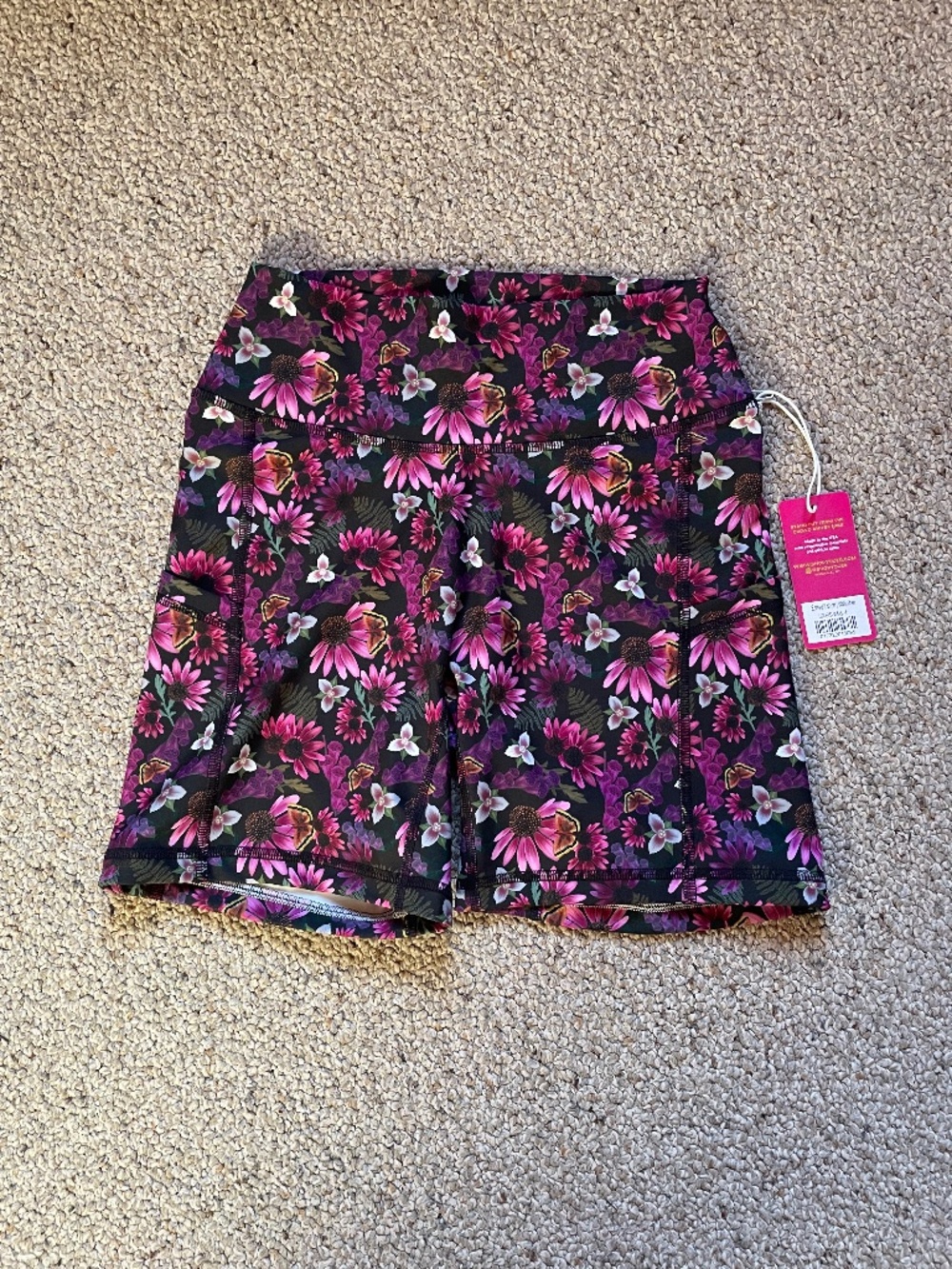 Youer Earned It Short, Wolfmitten. Medium, BNWT
